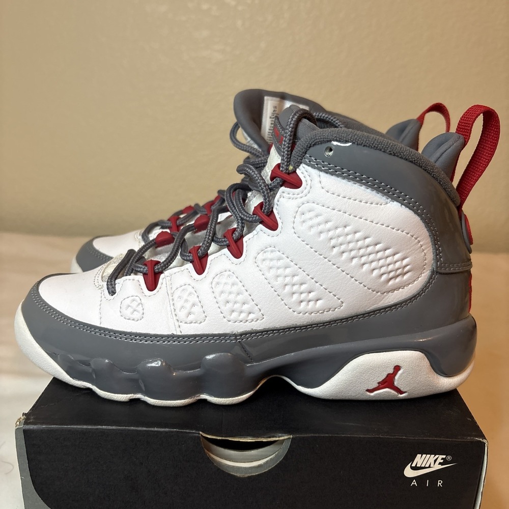 Nike‎ Air Jordan 9 Retro Size 4Y, Fire Red/Cool Grey, 302359-162 - Picture 2 of 16